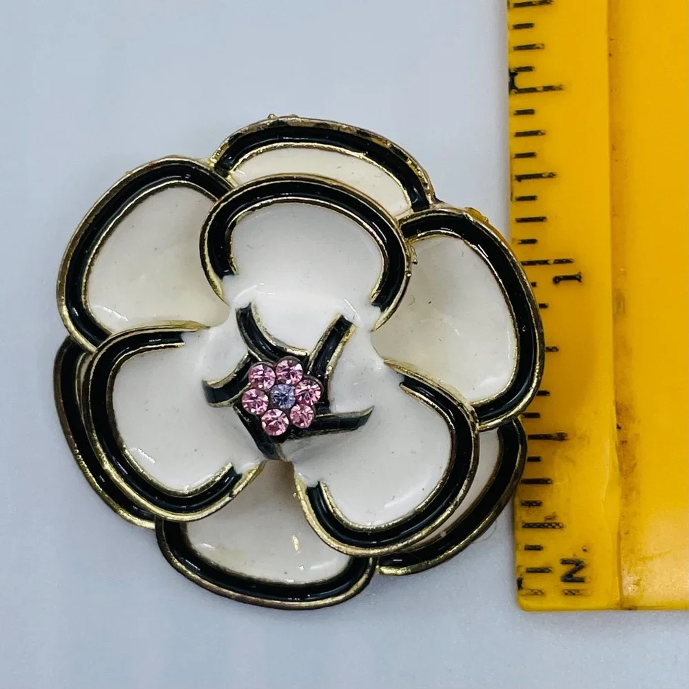 Black‎ White Enamel Camillia floral Brooch 1.5
